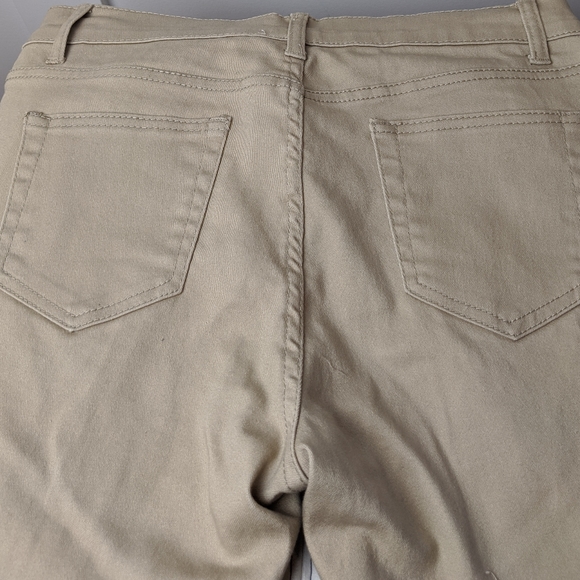 Classic skinny jeans. - Picture 5 of 7